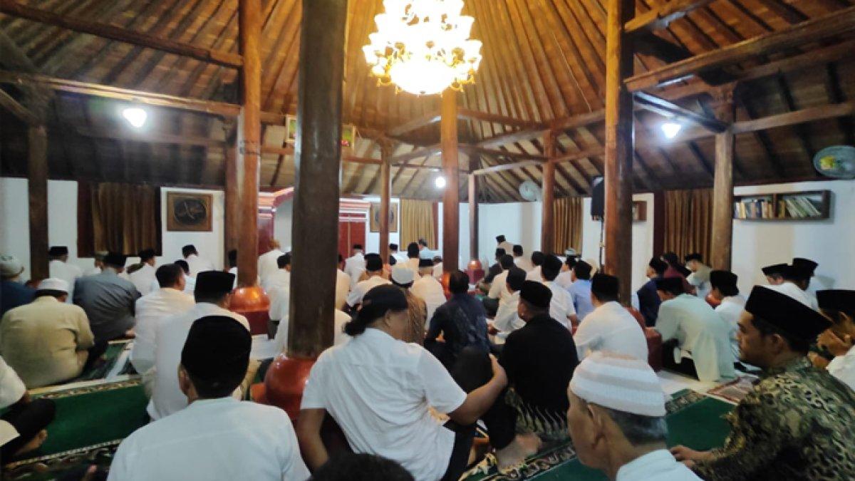 Interior Masjid Al Makmur Majasem