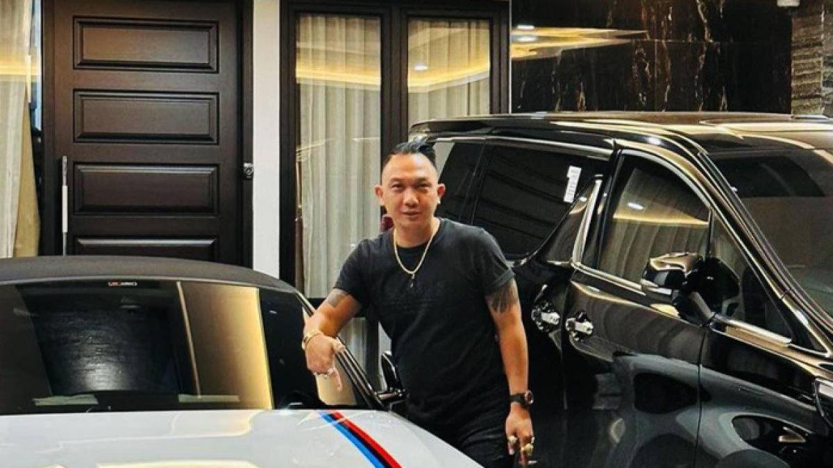 Isi garasi Jhon LBF yang baru saja membantu Dwi Ayu dalam kasus penganiayaan George Halim.