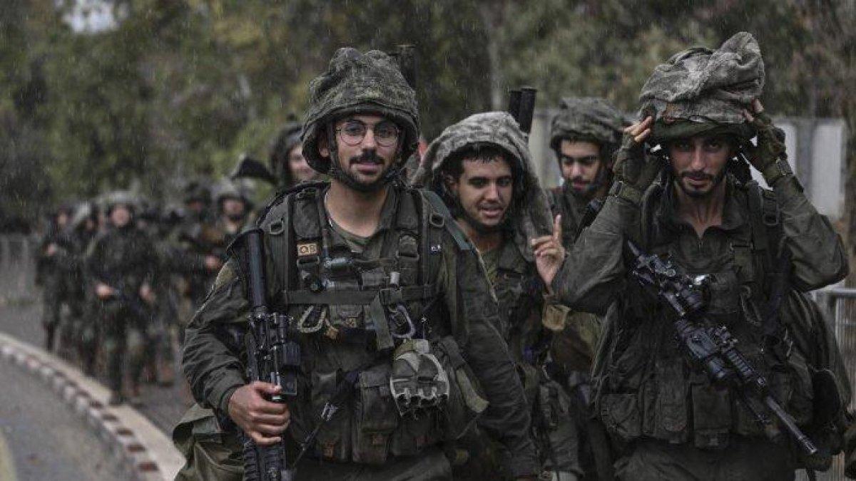 Tentara Israel berpatroli.