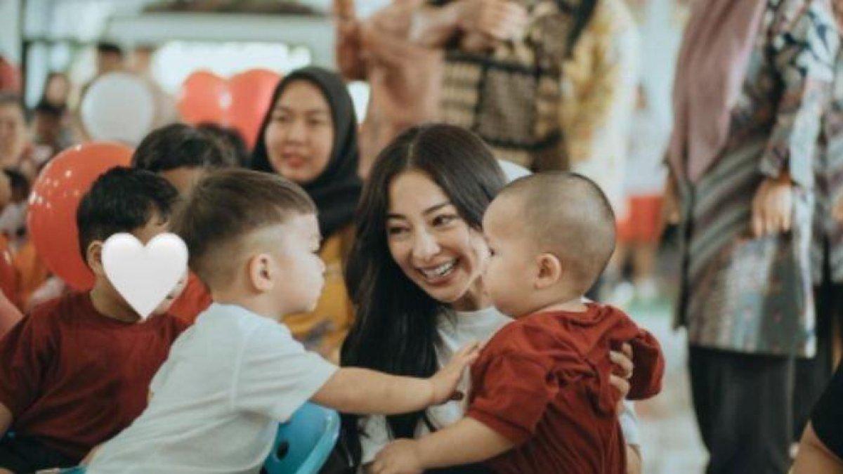 Issa Xander Djokosoetono, anak dari Nikita Willy berulang tahun