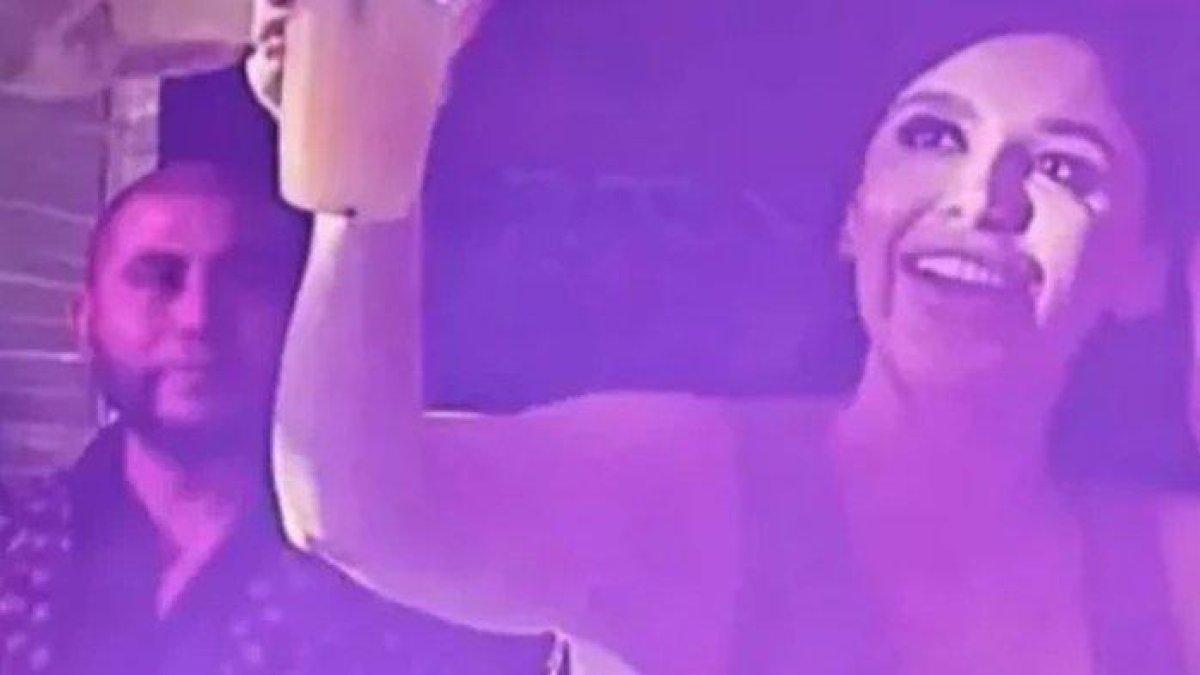 Emma Coronel Aispora - Usai bebas dari penjara, Istri bos kartel terkenal Meksiko Joaquín Guzmán atau El Chapo kedapatan berpesta di sebuah klub di Los Angeles, AS.