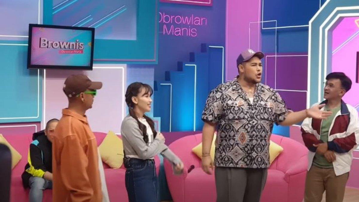 Ivan Gunawan kembali jadi host di Brownis, penampilannya disorot
