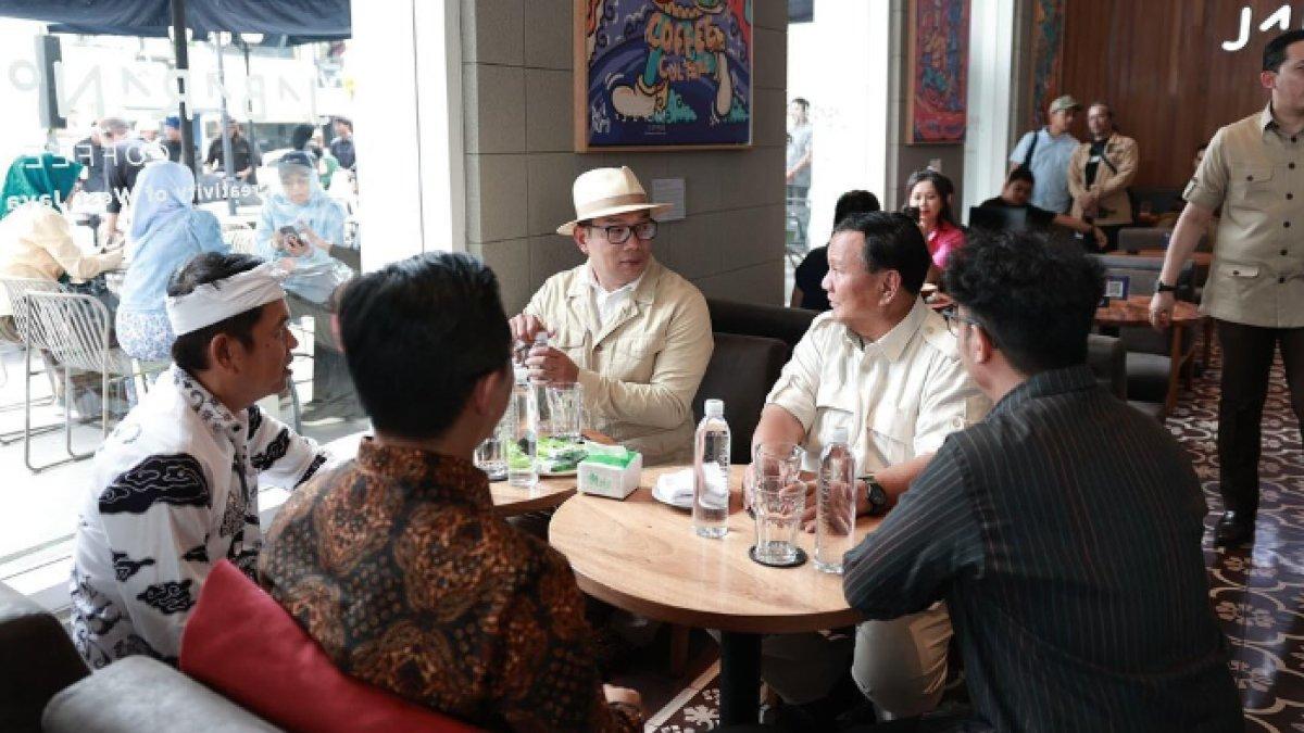JABARANO COFFEE,-  Momen pejabat dan elit negara berkumpul di Jabarano Coffee. Profil dan kiprah Jabarano Coffee, bisnis kopi milik Mantan Gubernur Jawa Barat Ridwan Kamil yang telah mendunia.