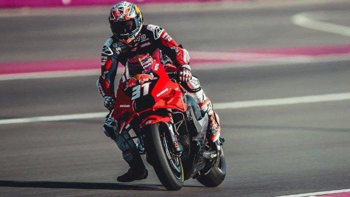 Rookie MotoGP 2024, Pedro Acosta besutan KTM Tech3 GASGAS saat melakoni tes pramusim MotoGP 2024 di Qatar.