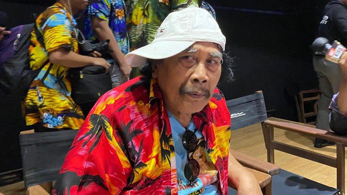 Jaja Miharja yang sudah tua tetapi masih semangat bekerja