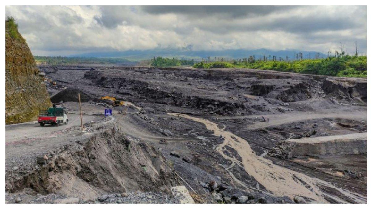 JALUR CURAH KOBOKAN - Jalur Curah Kobokan, aliran lahar hujan Gunung Semeru