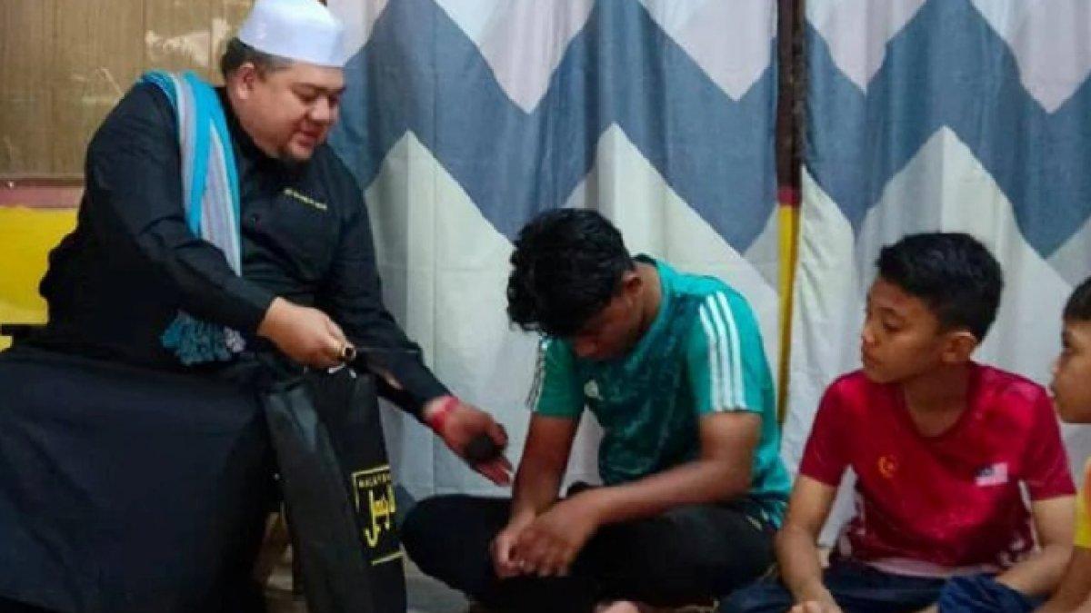 Jay Ibrahim memberikan bantuan berupa umroh gratis untuk Rahman