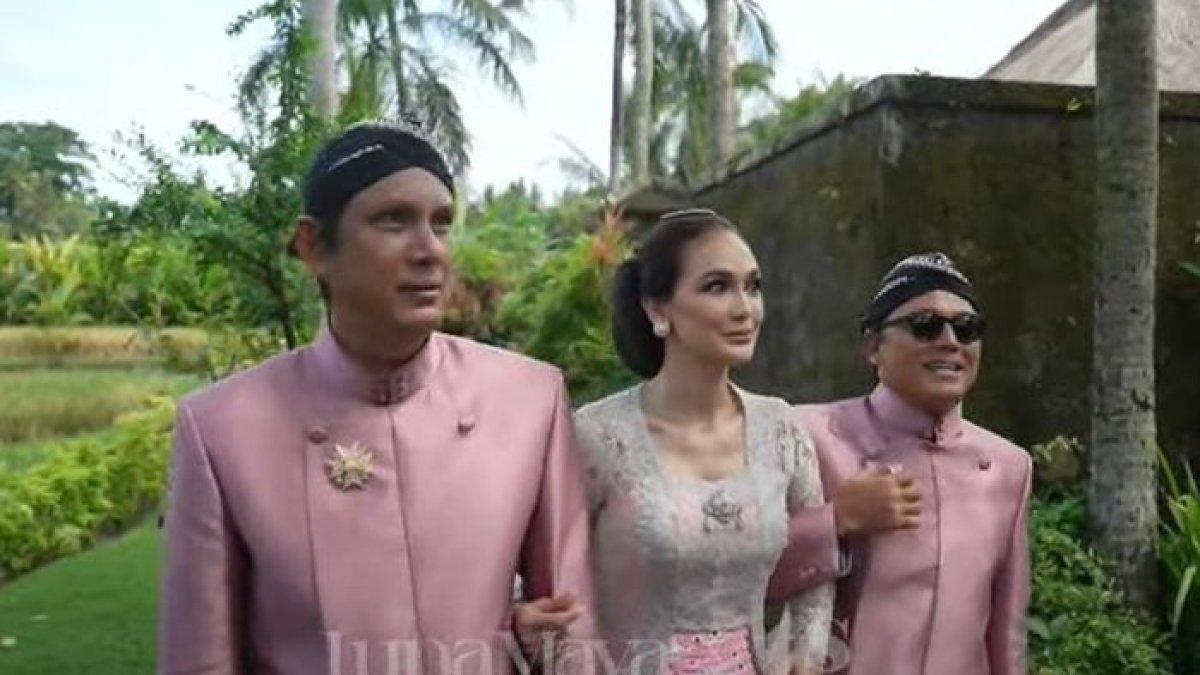 Jelang dinikahi Maxime Bouttier, Luna Maya jalani prosesi siraman di Bali.