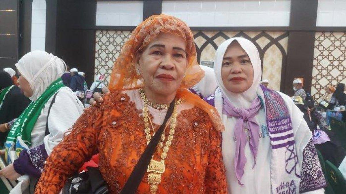 Jemaah Haji asal Makassar pakai baju bling bling