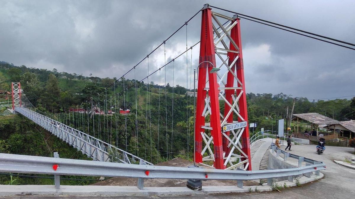 WISATA ALAM KLATEN -  Jembatan gantung Girpasang, Desa Tegalmulyo, Kecamatan Kemalang, Klaten. (12/10/2024).