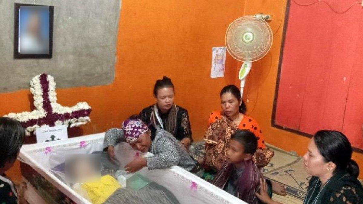 Jenazah Echa Tampubolon disemayamkan di rumah duka