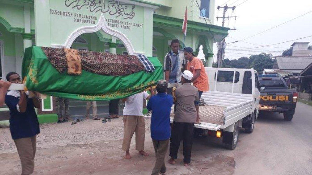 Jenazah Supri hendak dimakamkan