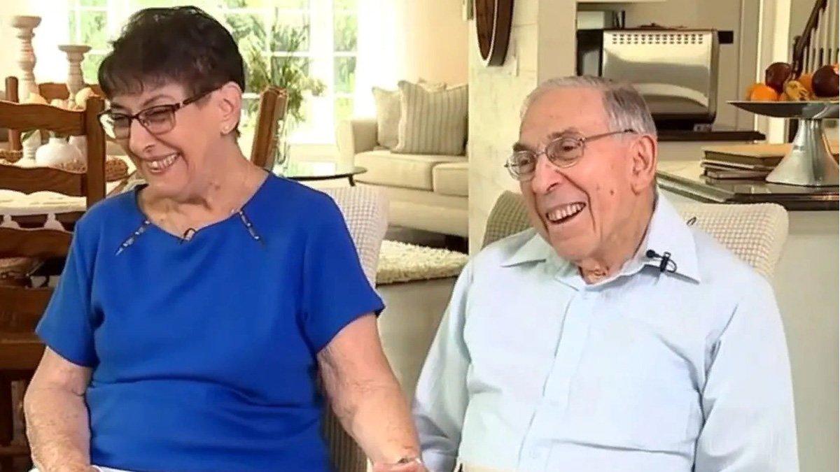 Joe Potenzano menikah dengan Mary Elkind di usia 92 tahun.