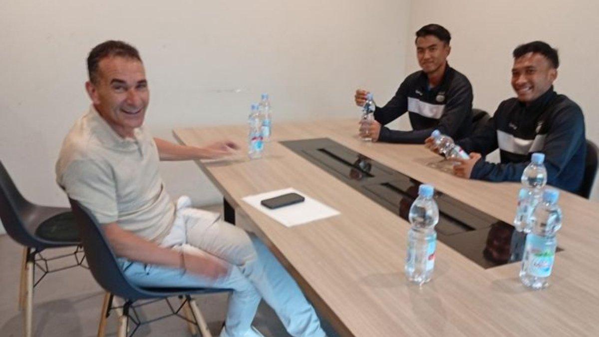 KABAR TIMNAS INDONESIA - Gerald Vanenburg, pelatih Timnas Indonesia U-23 siap turunkan pemain terbaik saat melawan Thailand pada 25 Juli 2025.