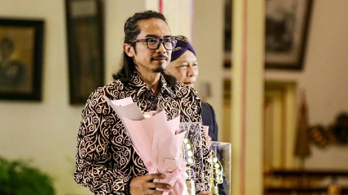 KPH Notonegoro menantu Sultan Hamengkubuwono X yang tampil santuy dengan rambut gondrong