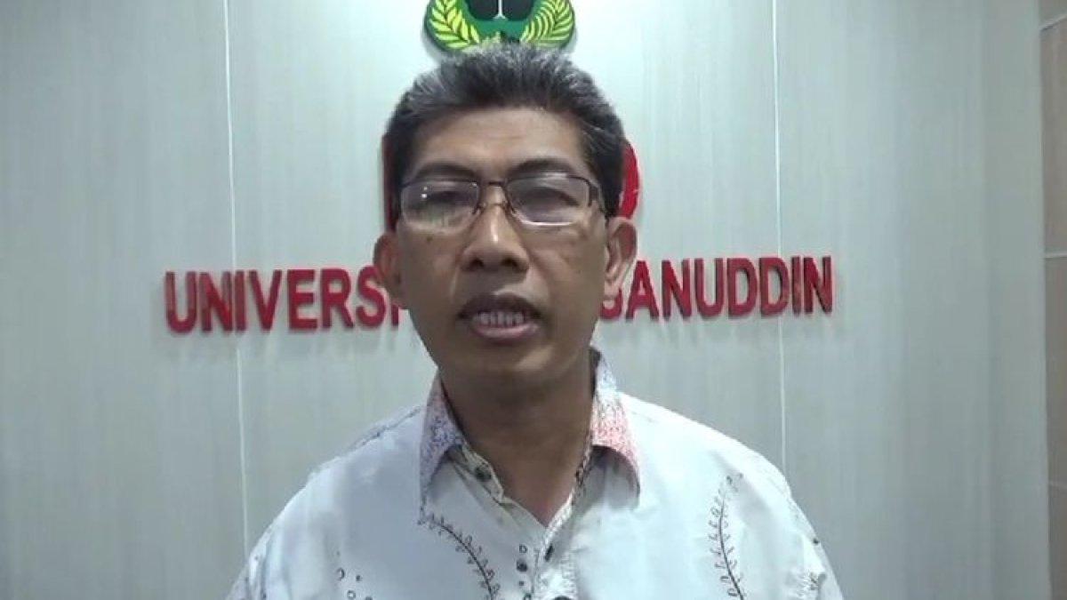 Kabag Humas Unhas Makassar Ahmad Bahar saat diwawancarai awak media di kampus Unhas Makassar, Jalan Perintis Kemerdekaan, Kota Makassar, Sulsel, Jumat (20/10/2023).