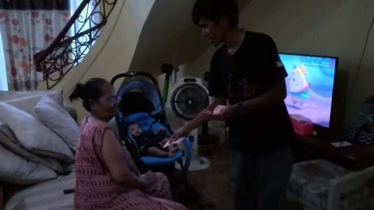 Kabar terbaru Ibu Eny ODGJ yang dulu viral gara-gara tinggal di rumah mewah tanpa listrik dan air bersama sang putra, Tiko.