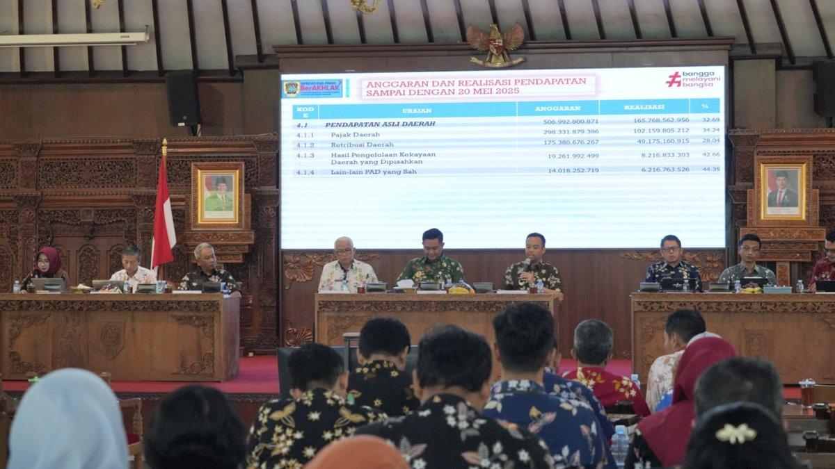 TRIWULAN PERTAMA HAMENANG - Pemerintah Kabupaten (Pemkab) Klaten melalui Bagian Administrasi Pembangunan Sekretariat Daerah Kabupaten Klaten menggelar Rakorlak triwulan pertama, pada Selasa (27/5/2025) di Pendopo Pemkab Klaten.