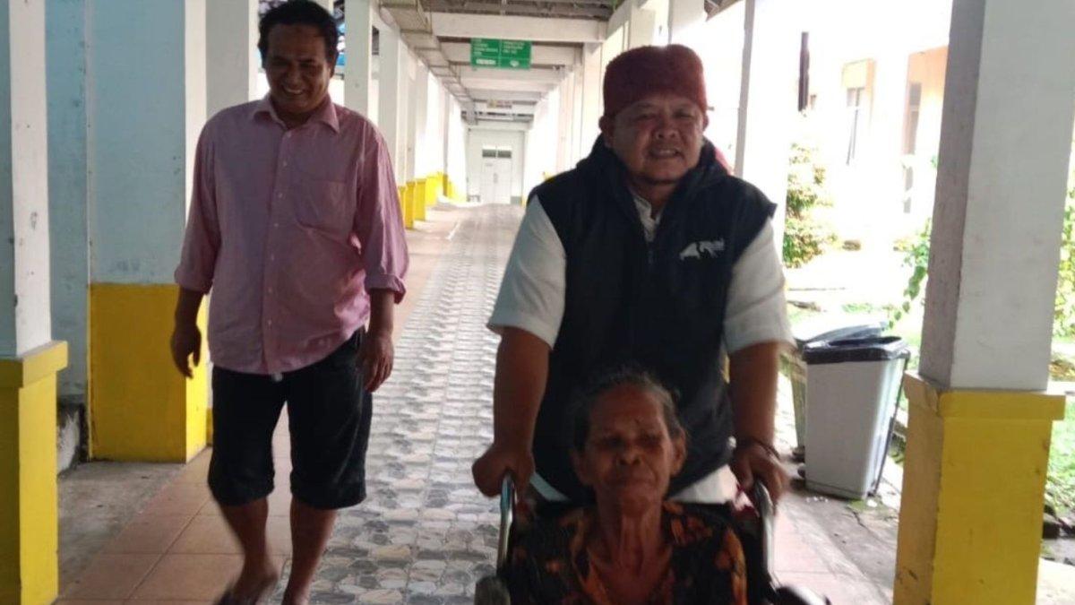 Demi Warga yang Sakit, Kades di Sukabumi Rela Pertaruhkan Aset Pribadi, Ini Sosoknya