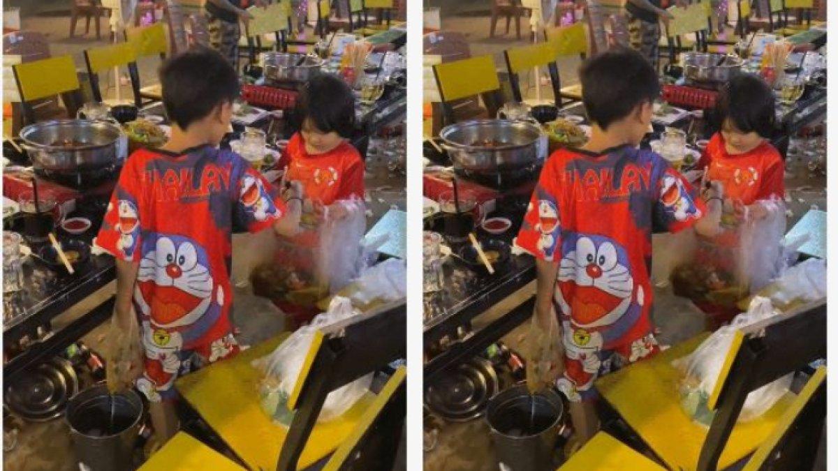 Kakak beradik minta sisa makanan di sebuah restoran (2)