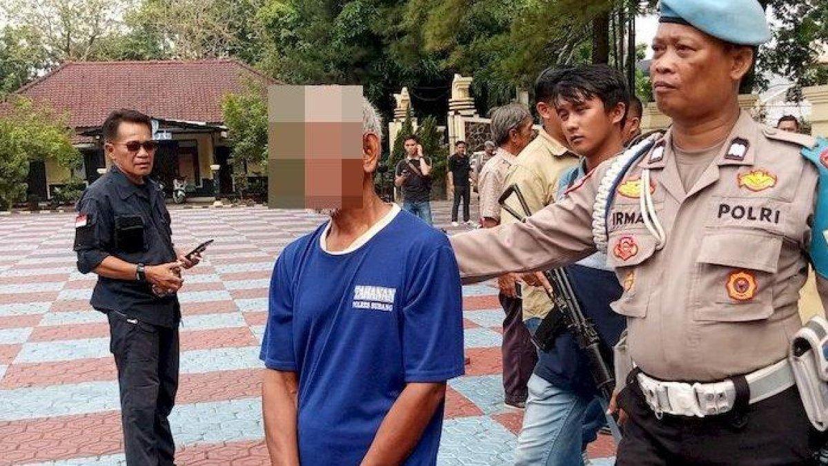Kronologi dan motif kasus pembunuhan yang menewaskan Tasem (58) di Dusun Cigoong RT 010/004 Desa Karanghegar Kecamatan Pabuaran. Ini pelakunya yang ternyata kakaknya sendiri.