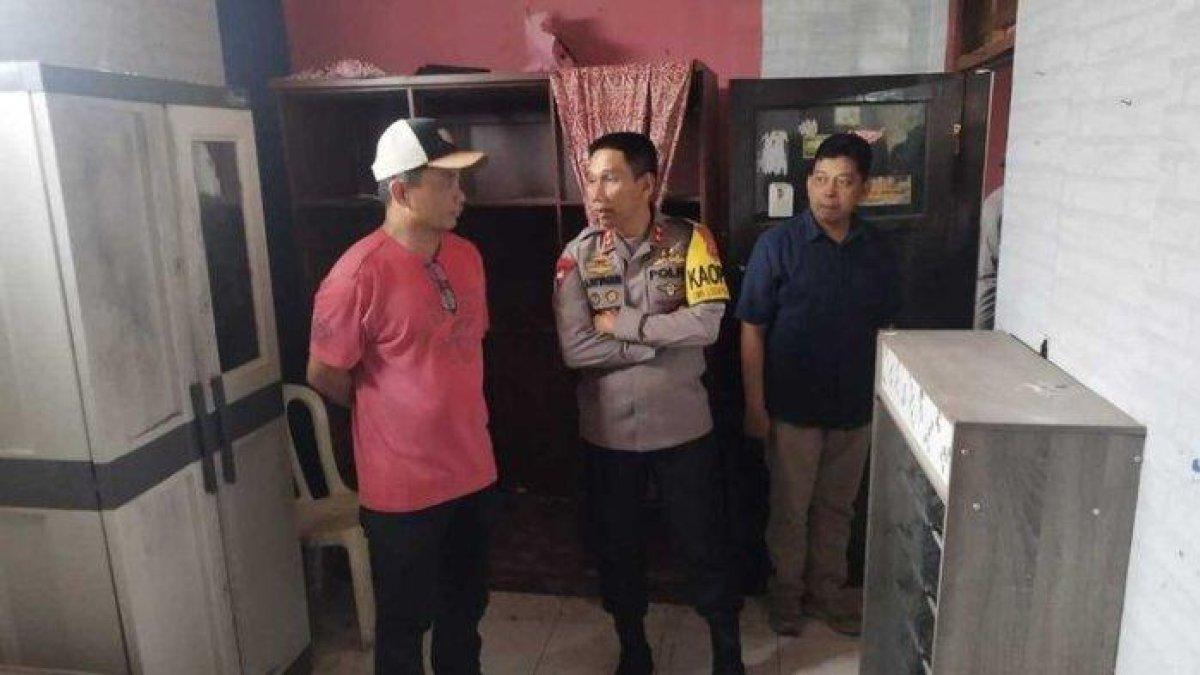 Kapolda Jabar tengah meninjau langsung proses olah TKP pembunuhan ibu dan anak di Subang, Selasa (24/10/2023).