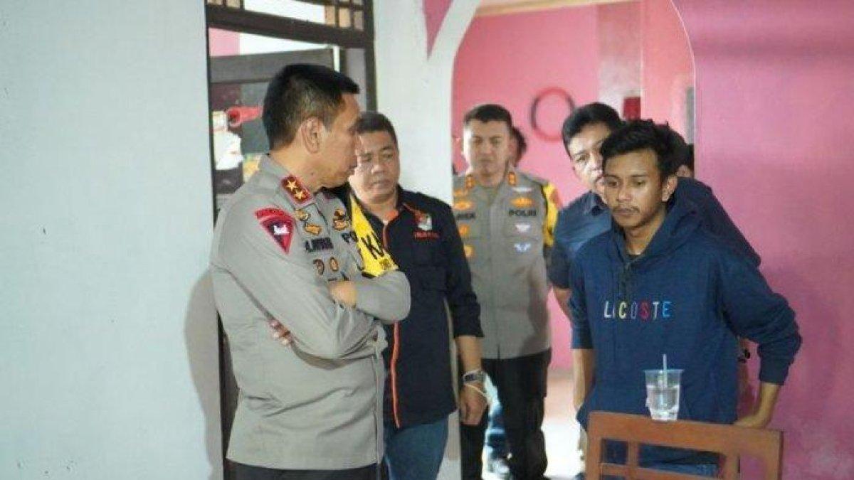 Kapolda Jabar tengah meninjau langsung proses olah TKP pembunuhan ibu dan anak di Subang, Selasa (24/10/2023)