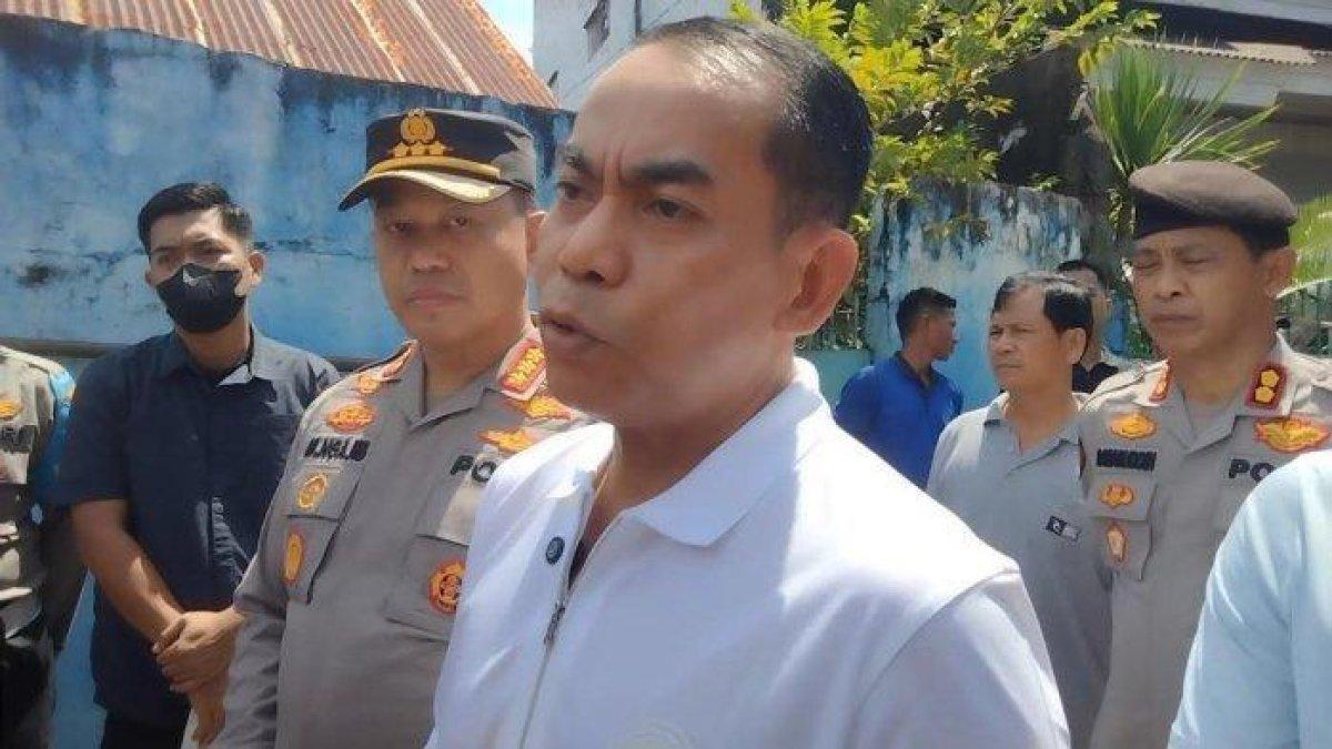 Kapolda Sulsel Irjen Pol Andi Rian meninjau lokasi penemuan jasad wanita di sebuah rumah di Jl Kandea 2, Kecamatan Bontoala, Makassar, Minggu (14/4/2024) siang.