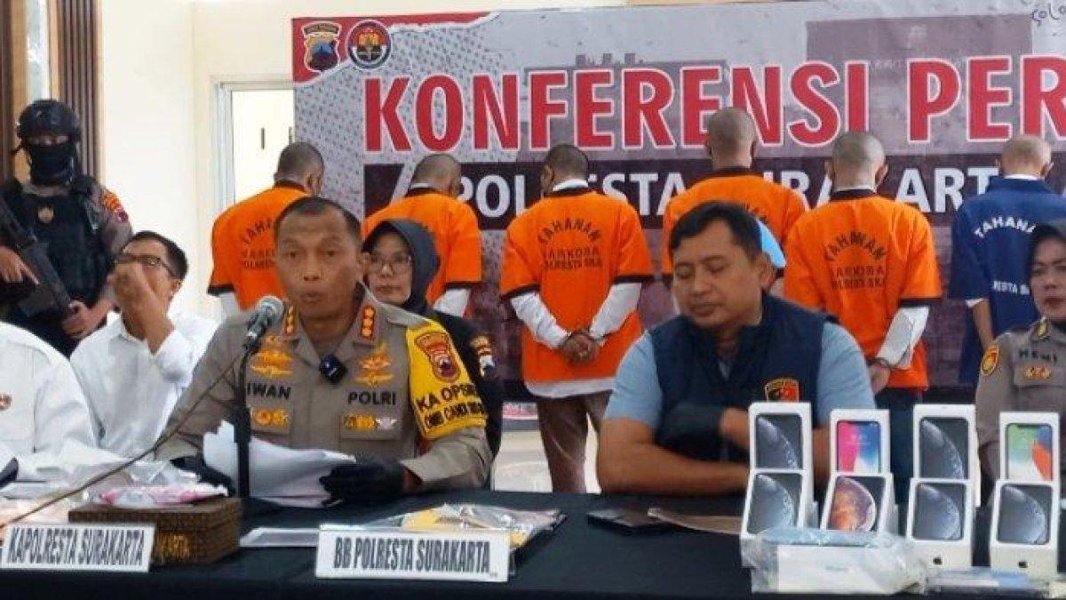 Kapolresta Solo Kombes Pol Iwan Saktiadi saat menyampaikan keterangan