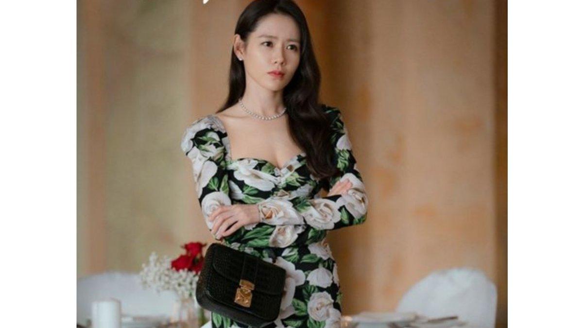 KARAKTER DRAKOR - Karakter Yoon Se Ri di drakor Crash Landing on You. Berikut ini 5 karakter drakor yang paling stylish.
