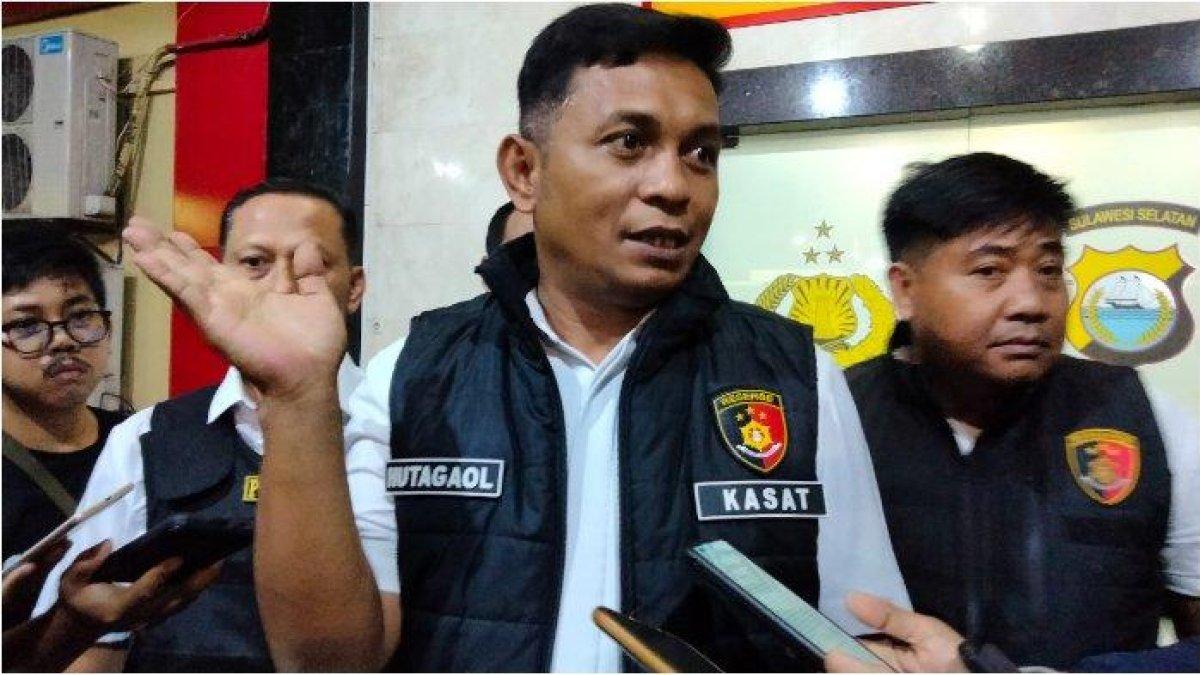 Kasat Reskrim Polrestabes Makassar AKBP Ridwan JM Hutagaol, memberikan penjelasan ihwal pria bernama Maman tewas saat ditangkap di Jl Tinumbu, Kecamatan Bontoala, Makassar, Sulsel, Rabu (23/8/2023) sore.