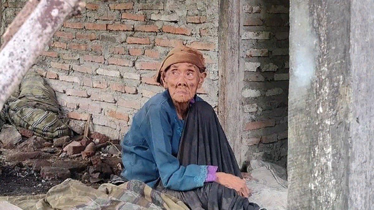 Kaswiyah (79) lansia di Desa Karangmalang, Kecamatan Ketanggungan, Kabupaten Brebes