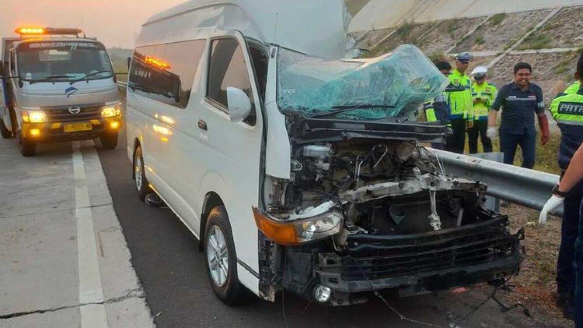 Kecelakaan maut mobil rombongan siswa SLB asal Majalengka di Tol Cisumdawu, Sumedang, Jabar, Sabtu (26/8/2023). Dok. Polres Sumedang/KOMPAS.com