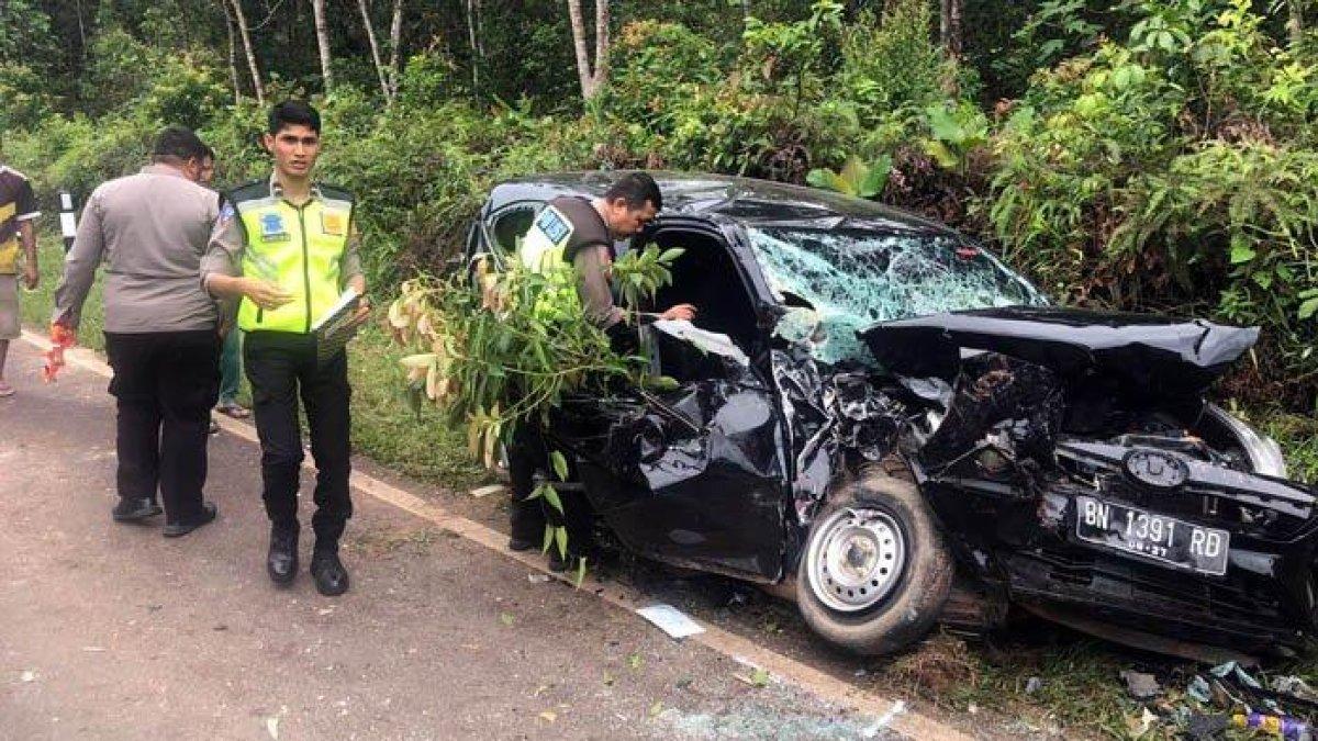Anggota Unit Laka Satlantas Polres Bangka melakukan olah TKP di Desa Maras Senang Kecamatan Bakam Kabupaten Bangka Senin (8/1/2024) menyebabkan 2 orang tewas dan 2 orang luka berat.