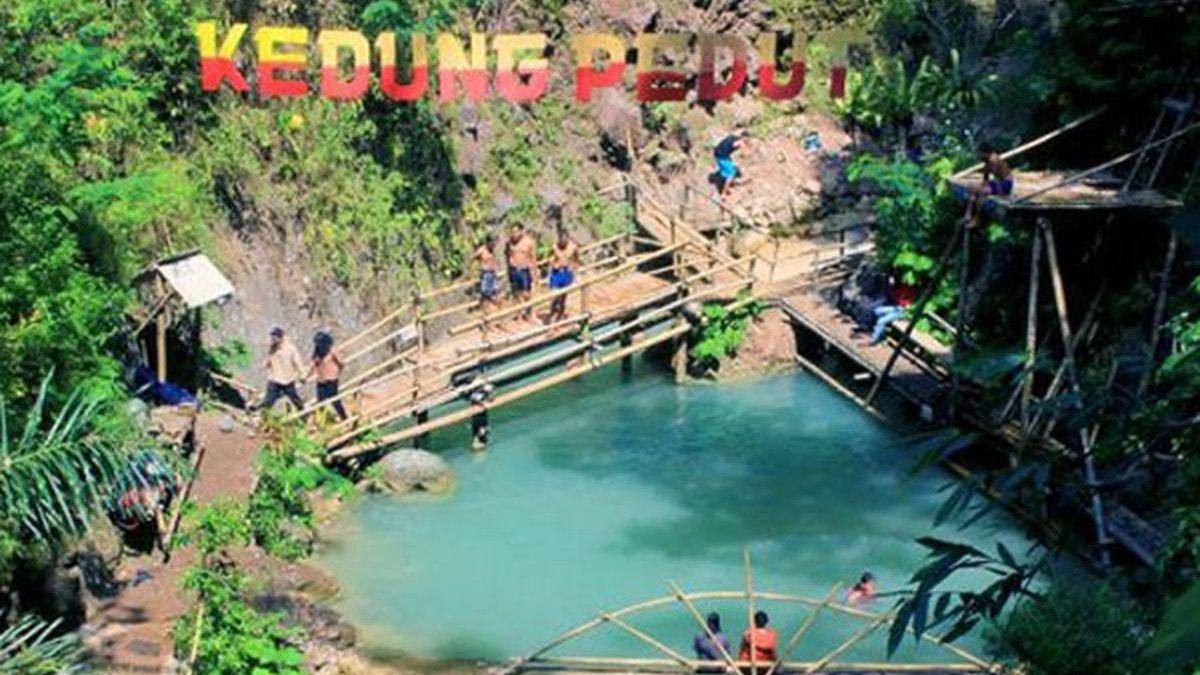 AIR TEJUN KEDUNG PEDUT - Air Terjun Kedung Pedut menawarkan keindahan alam dengan air jernih berwarna biru toska, dikelilingi pepohonan hijau yang menyejukkan.