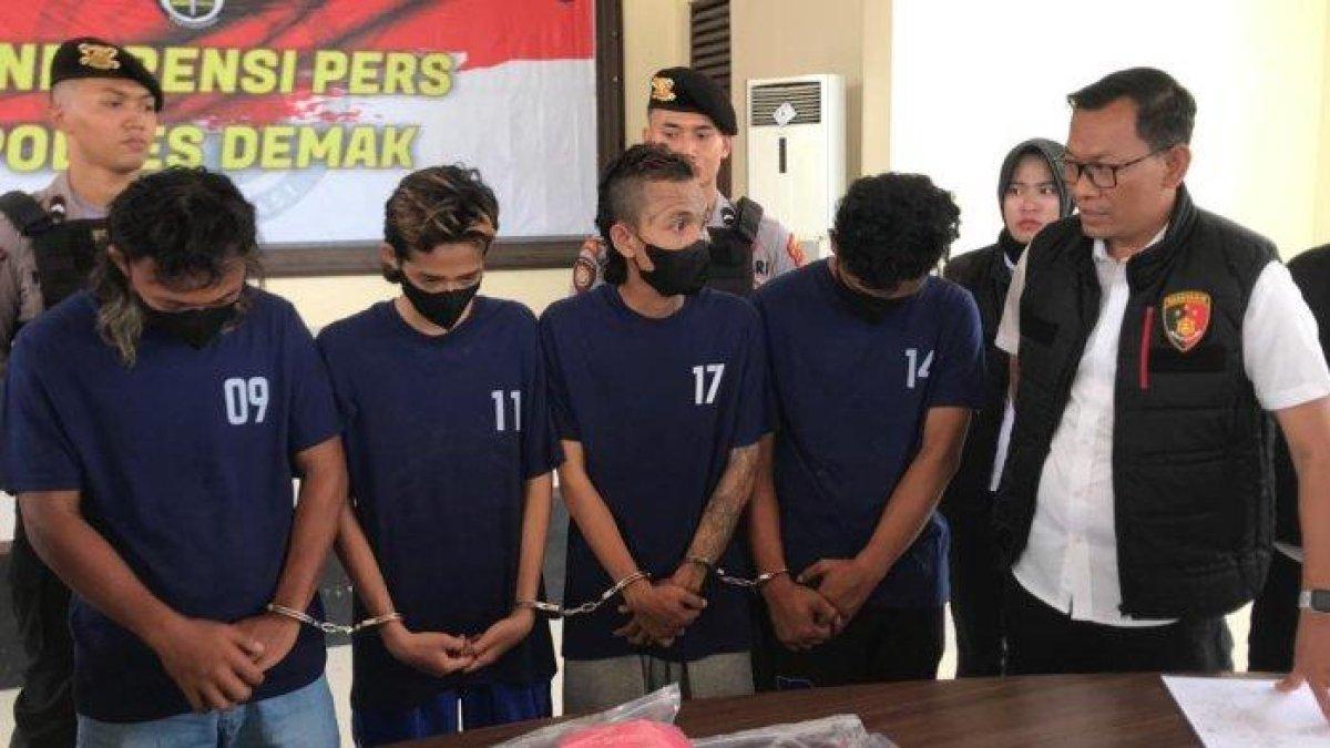 Keempat pemuda asal Kabupaten Demak nekat menyiksa teman mereka