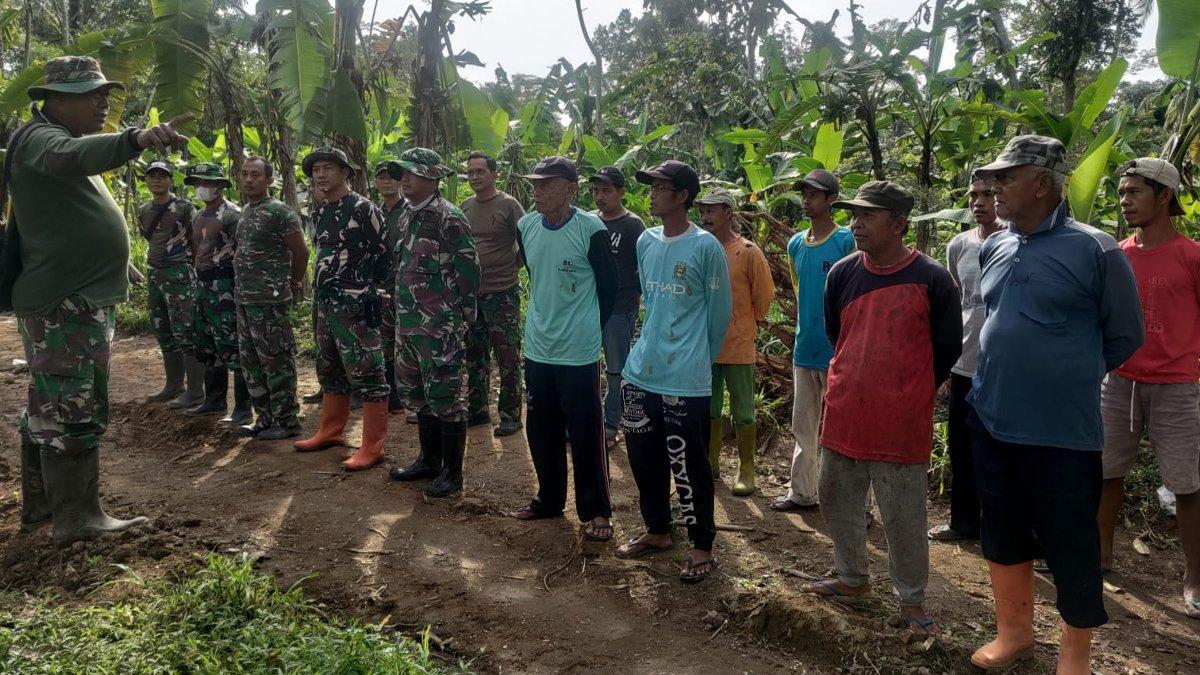 TMMD SENGKUYUNG KLATEN - Kegiatan Pra TMMD Sengkuyung Tahap II Tahun Anggaran 2025 Desa Mundu, Kecamatan Tulung, Klaten resmi dimulai pada Senin (5/5/2025), dengan fokus utama pembangunan infrastruktur jembatan.
