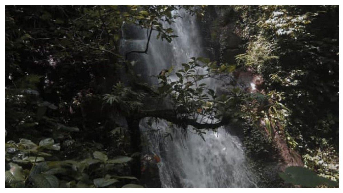 KEINDAHAN AIR TERJUN CURUNG PINTU - Curug Pitu di Banjarnegara, Jawa Tengah