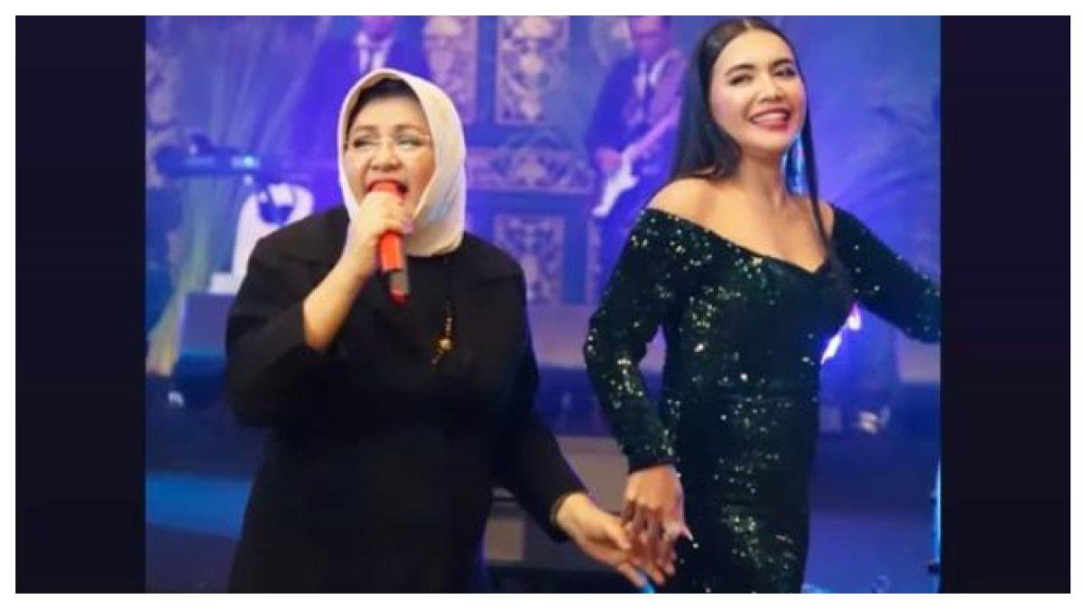 Kenangan Emilia Contessa dan Denada duet di panggung yang sama