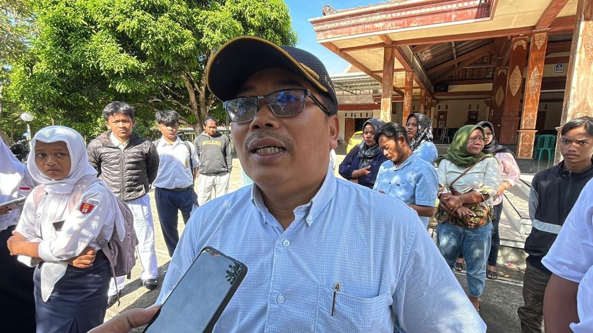 PENDIDIKAN DI KLATEN - Kepala Desa Tlogowatu Suprat Widoyo.