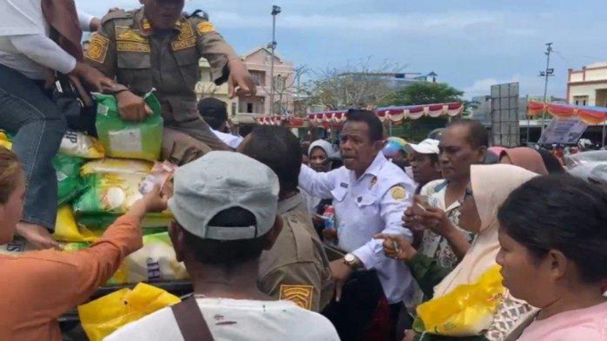 Kepala Dinas Perindustrian dan Perdagangan Kota Baubau meneriaki warga