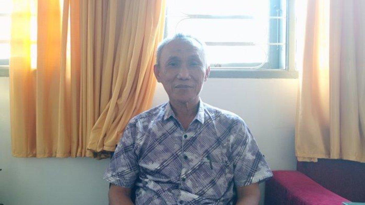 Kepala Sekolah SMKN 2 Majene, Drs Nurdin Sanuddin, di ruang kerjanya, Sabtu (13/1/2024) pagi.