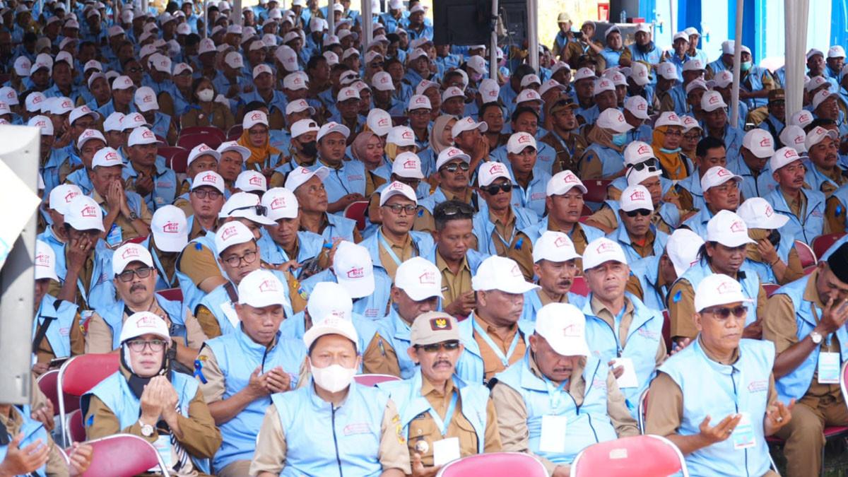 KOPERASI MERAH PUTIH - Kepala desase-Jateng di momen peresmian Kelembagaan Koperasi Desa/Kelurahan Merah Putih (KDMP) se-Indonesia di Desa Bentangan, Kecamatan Wonosari, Klaten, pada Senin (27/7/2025).