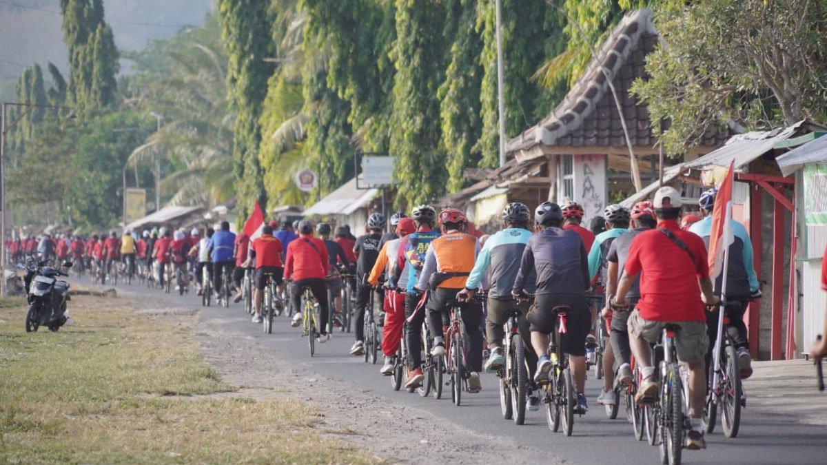 Keseruan peserta Gowes Kemerdekaan digagas di Rowo Jombor