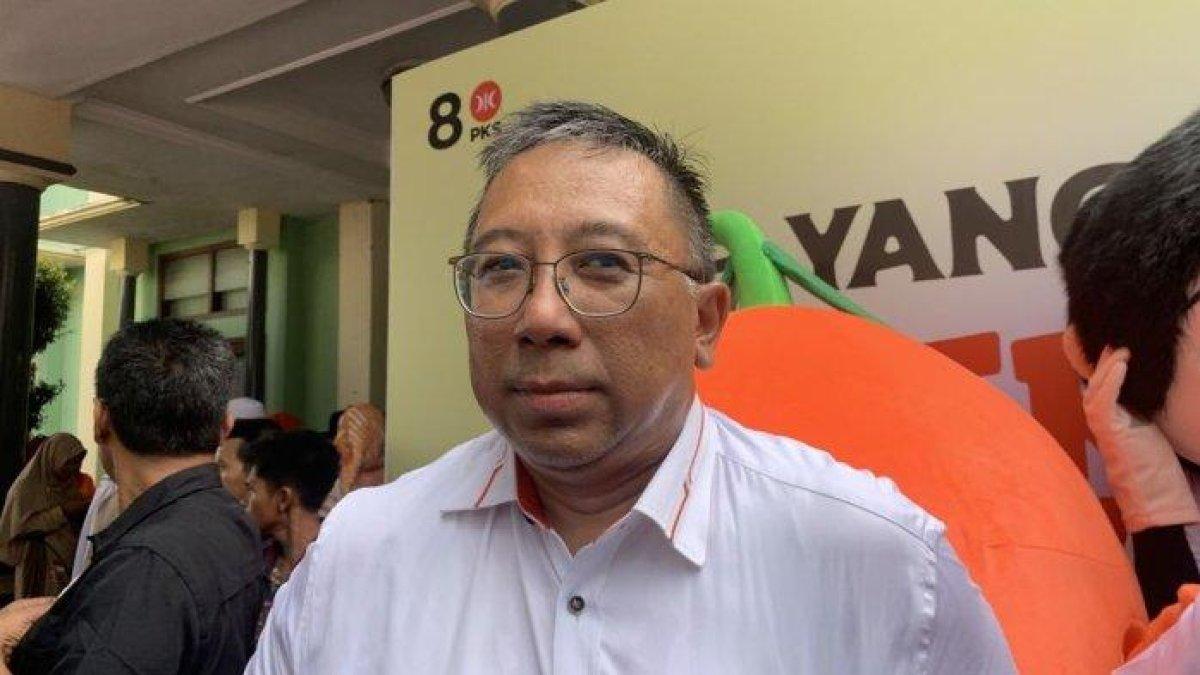 Ketua DPW PKS Provinsi Jawa Barat Haru Suandharu melakukan kampanye di Gedung Assakinah