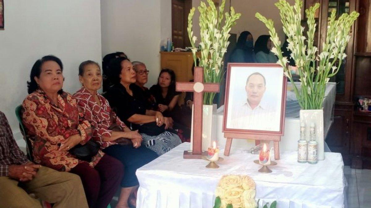 Rumah duka disemayamkannya jenazah Sigit Widodo (54) di Jalan Puntadewo Raya Nomor 7, Kota Malang, Jawa Timur pada Jumat (16/2/2024). Sigit merupakan ketua KPPS di Kota Malang.