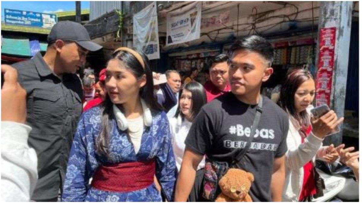 Ketum PSI, Kaesang Pangarep ditemanbi isti blusukan ke Pasar Flamboyan Pontianak