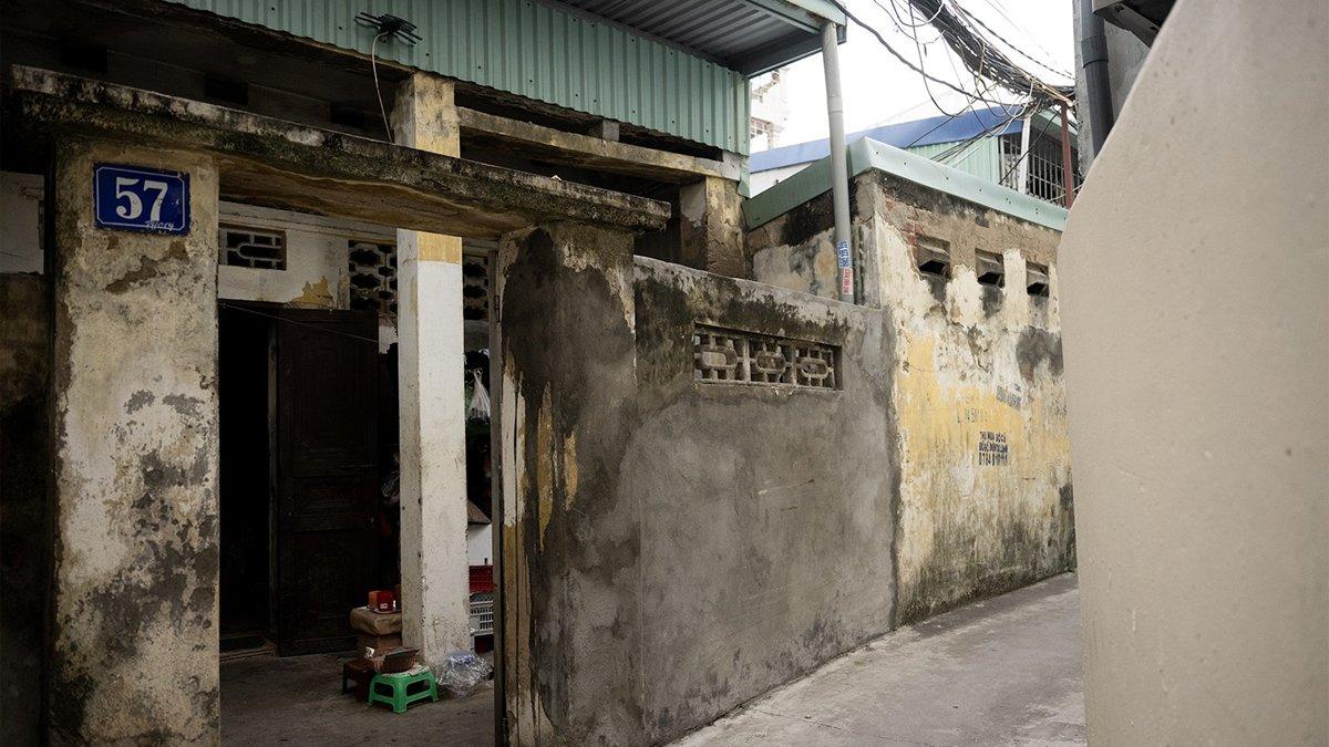 Kisah seorang wanita berusia 80 tahun hidup bersama 10 anaknya yang ODGJ, kondisi rumah begitu miris penuh dengan sampah