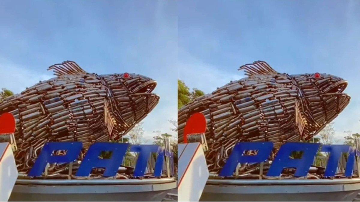 Knalpot brong disulap menjadi Tugu Ikan Bandeng di Kabupaten Pati, Jawa Tengah.