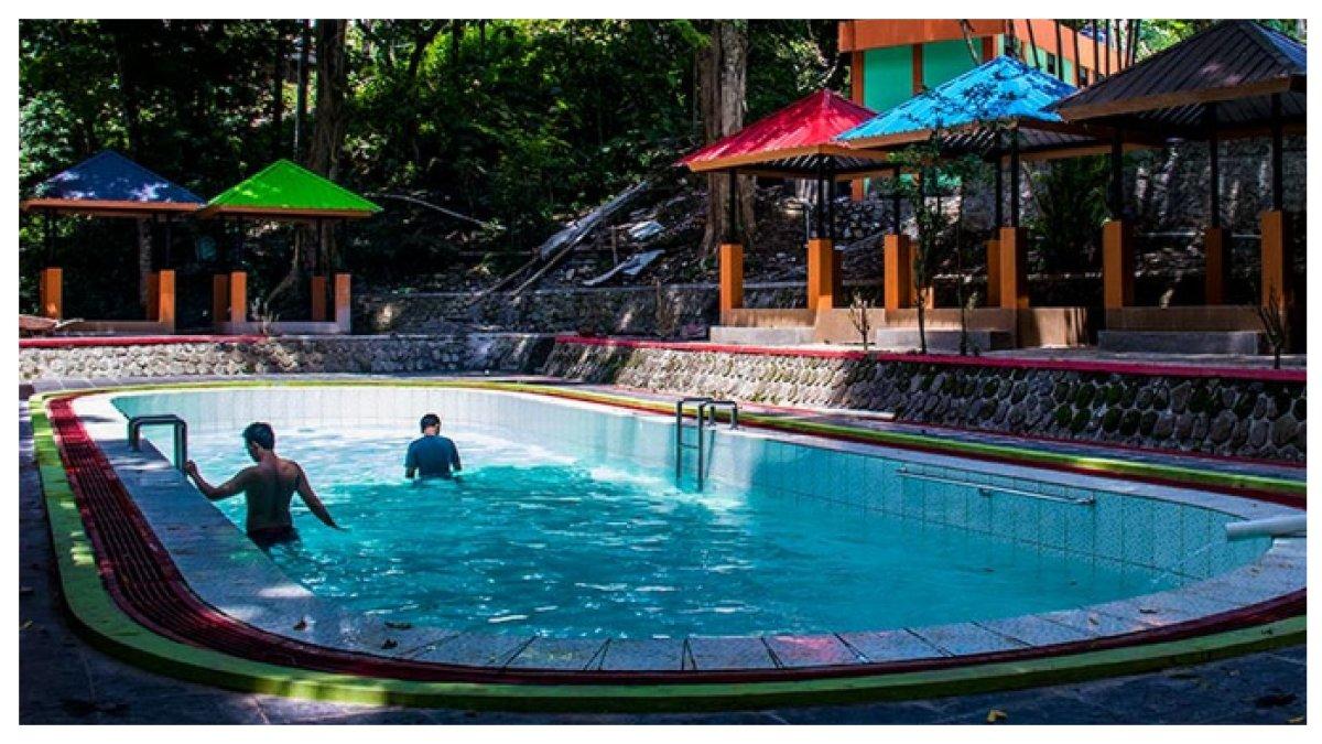 KOLAM RENANG KEDUA - Kolam renang kedua di Wisata Batu Seribu, Sukoharjo.(Kompas.com/Anggara Wikan Prasetya)